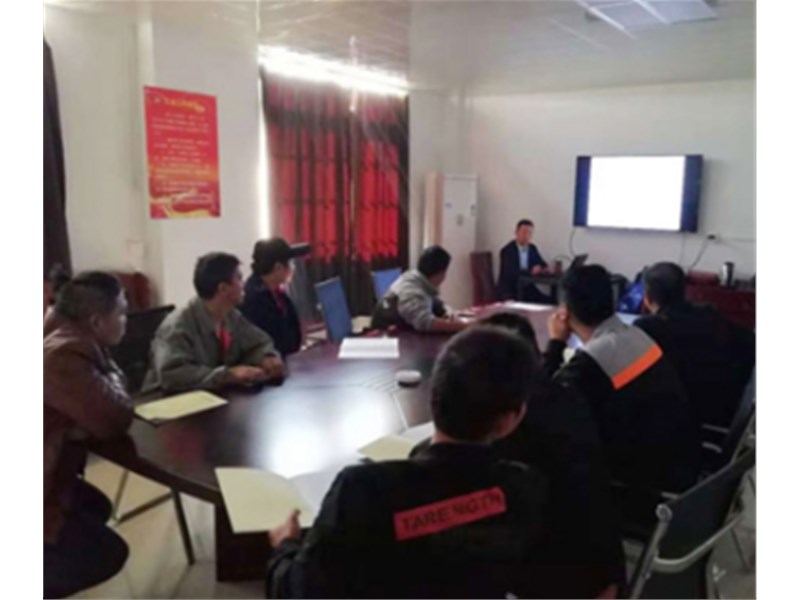 培養(yǎng)高技能人才，服務(wù)和諧社會(huì)。