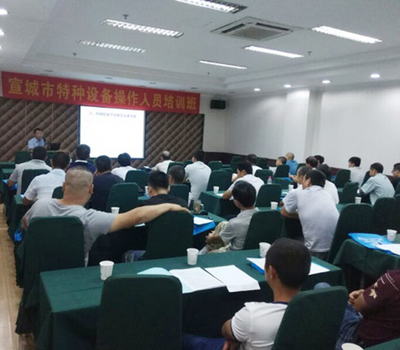 安徽起重機(jī)培訓(xùn)報(bào)名機(jī)構(gòu)中如何評(píng)估自己的操作技能水平？